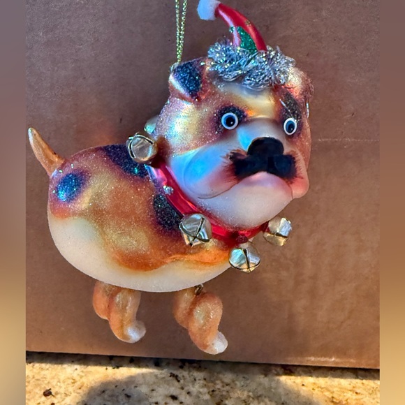 🎁 Christmas Bulldog Ornament with Santa Hat - Picture 2 of 3